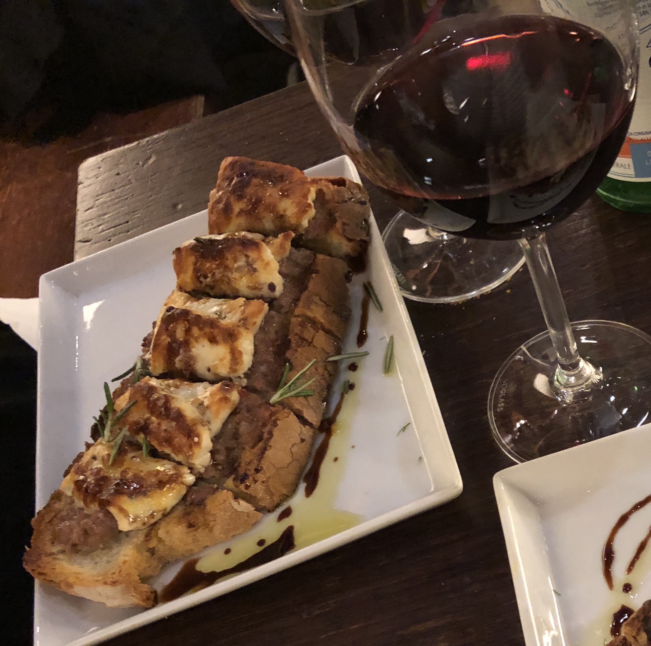 Crostini and wine at Il Santino